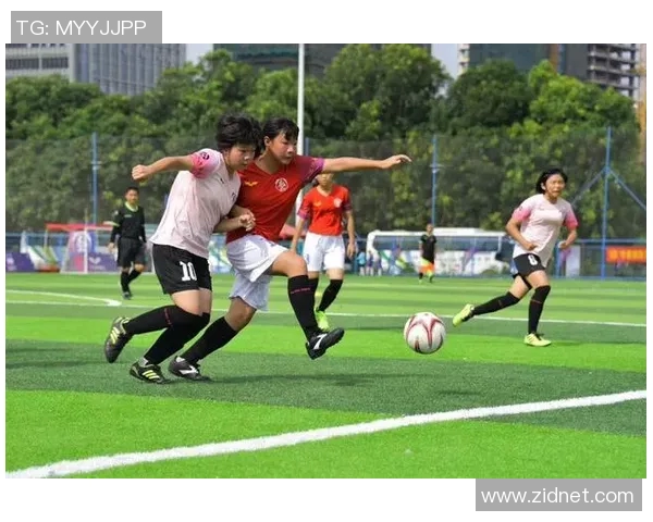 激情四溢的足球比赛瞬间捕捉展现运动员拼搏精神与团队合作的完美画面 激情四溢的足球比赛瞬间捕捉展现运动员拼搏精神与团队合作的完美画面